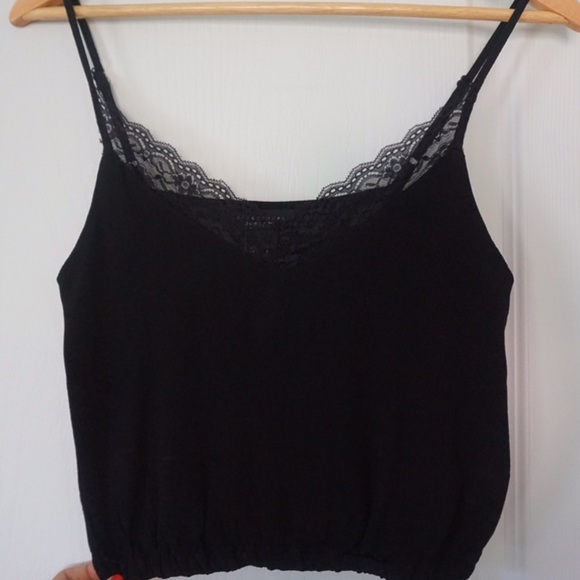 BLACK LACE V-NECK TOP - Picture 5 of 6